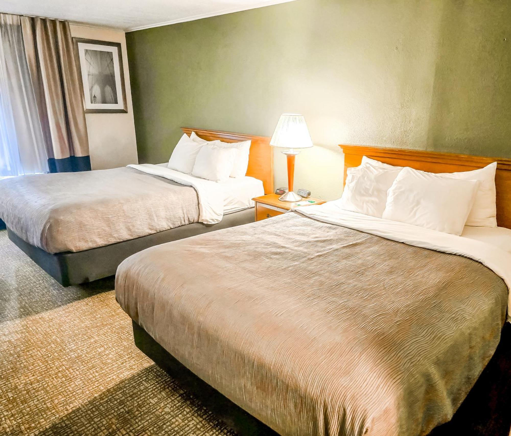 Quality Inn סלינסגרוב מראה חיצוני תמונה